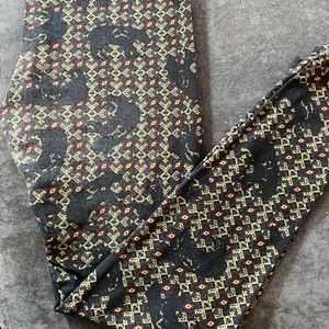LULAROE LEGGINGS BEARS OS